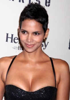 Halle+Berry+6th+Annual+Keep+Child+Alive+Black+l4OUAKtGmDIl