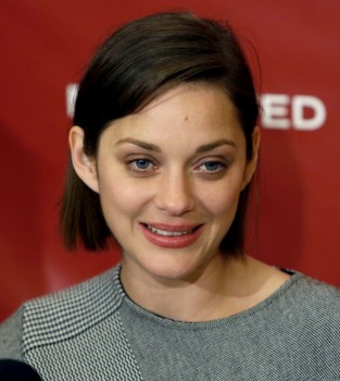 marion-cotillard-hasty-pudding-theatricals-2013-woman-of-the-year-awards-ceremony-01