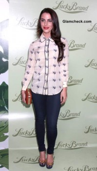 Jessica-Lowndes-Sports-Bird-Print-Shirt-at-Lucky-Brand-Store-Opening