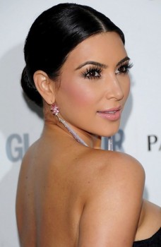 Kim-Kardashian-Valentines-Day-Makeup-Looks-003-492x756