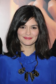 audrey-tautou-and-marni-cattle-horn-necklace-gallery